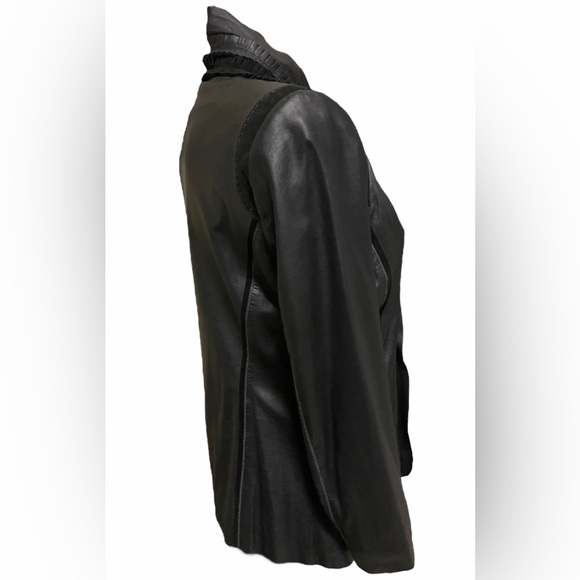 Gorgeous Elie Tahari Leather Jacket - Picture 7 of 14